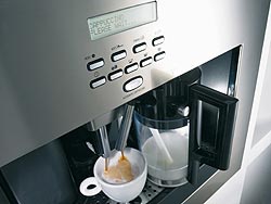 Automatický vestavný kávovar CFA 9100 E